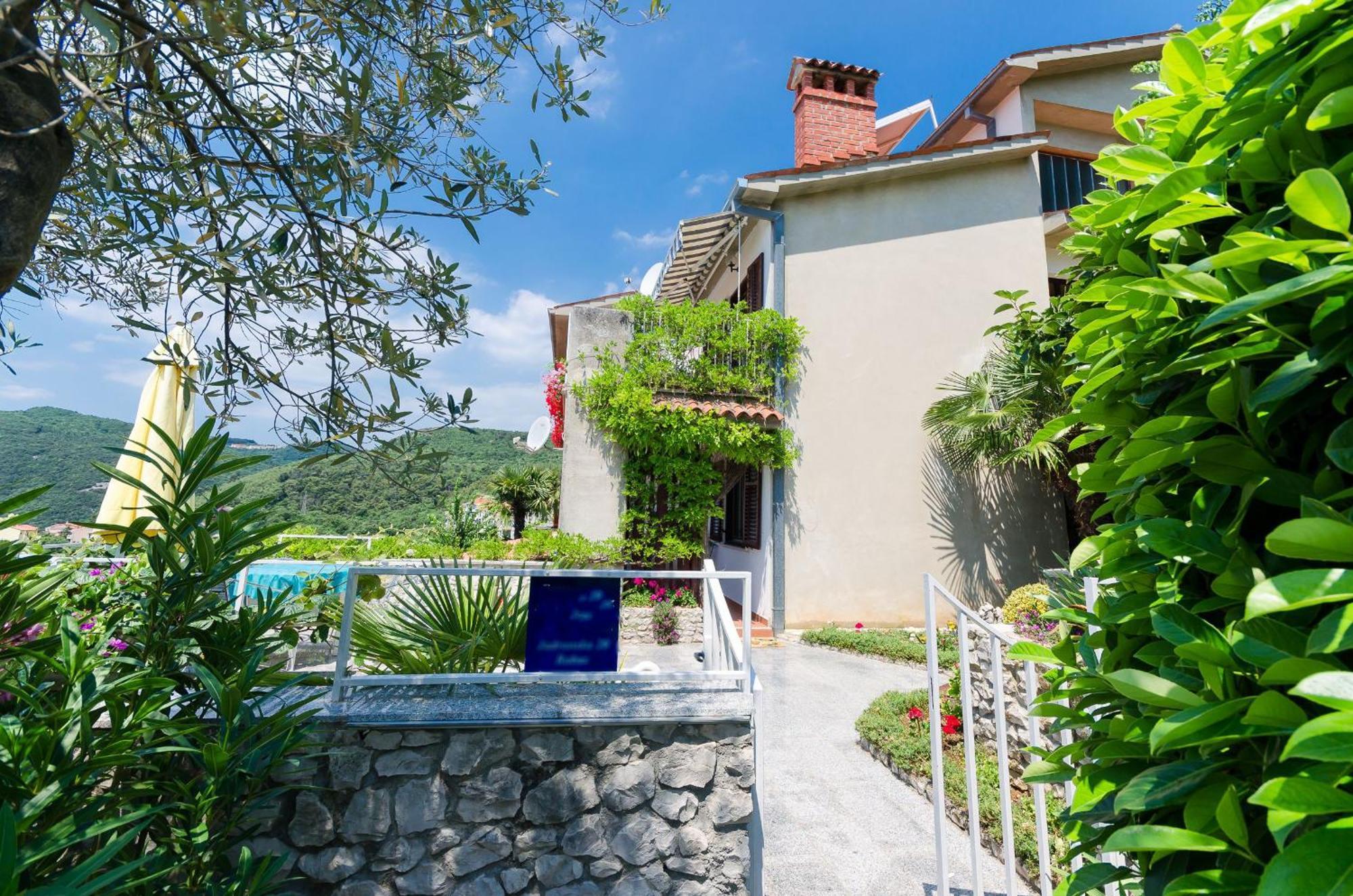 Apartments Mandica Rabac Exterior foto