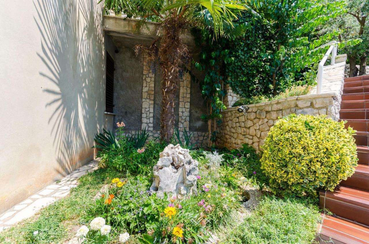 Apartments Mandica Rabac Exterior foto